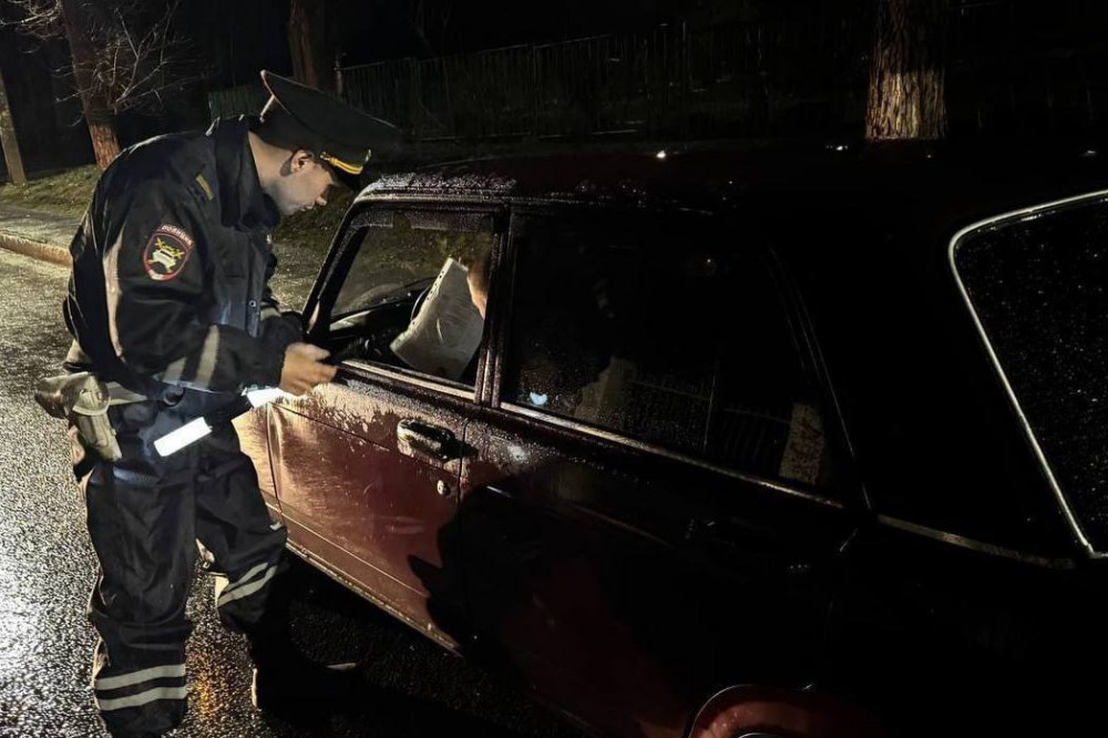 В Первоуральске за три дня рейдовых мероприятий выявили более 100 нарушений ПДД | На Урале автоинспекторы выявили 103 нарушения правил дорожного движения во время рейда