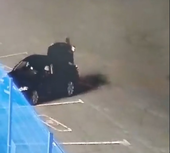 В Первоуральске похитители самоката попали на видеокамеры 