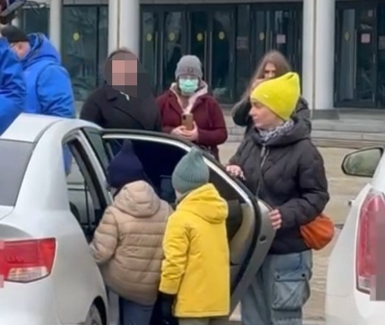 «Мы хотим остаться с папой!»: на Урале близнецов, которых похитил отец больше года назад, вернули матери | Разыскиваемых по всему Уралу близнецов, которых похитил собственный отец, вернули матери «Мы хотим остаться с папой!»: на Урале близнецов, которых похитил отец больше года назад, вернули матери | Разыскиваемых по всему Уралу близнецов, которых похитил собственный отец, вернули матери