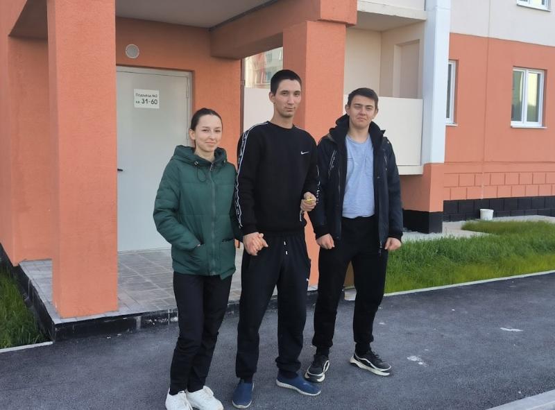 Более ста первоуральских сирот получили квартиры | Первоуральские дети-сироты получили жилье Более ста первоуральских сирот получили квартиры | Первоуральские дети-сироты получили жилье