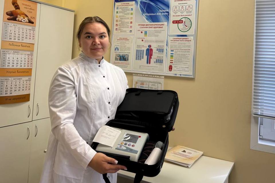 Первоуральская больница получила семь новых электрокардиографов | Для уральских больниц закупили более 400 электрокардиографов