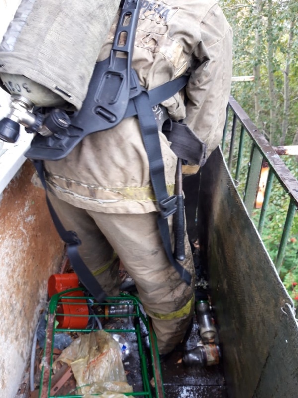 Накануне в Первоуральске в пятиэтажке загорелись вещи на балконе