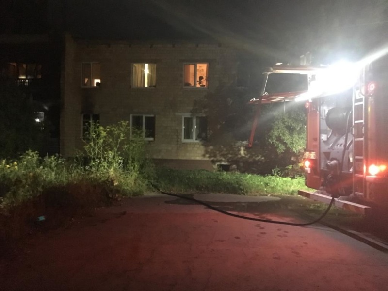 Накануне вечером в Первоуральске в четырехэтажке случился пожар