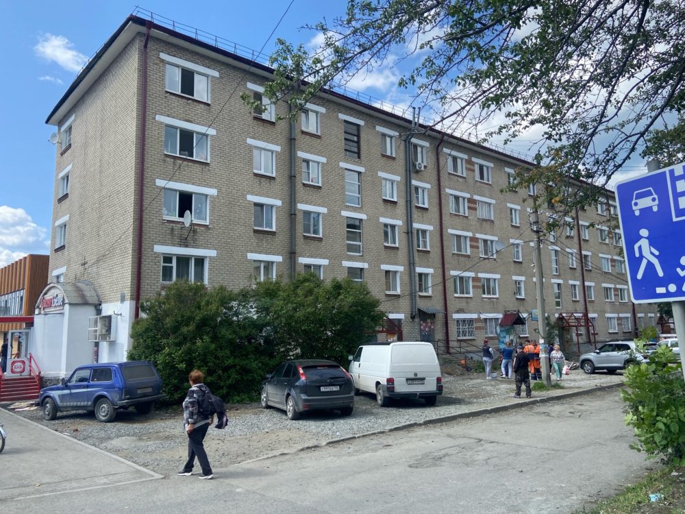 Пострадавшую от пожара в Первоуральске кровлю общежития недавно отремонтировали