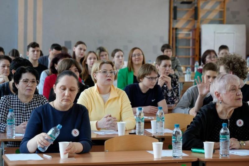 Первоуральск в 12-й раз присоединился к «Тотальному диктанту»: более 60 участников проверили свою грамотность | Более 60 первоуральцев проверили свою грамотность на «Тотальном диктанте» Первоуральск в 12-й раз присоединился к «Тотальному диктанту»: более 60 участников проверили свою грамотность | Более 60 первоуральцев проверили свою грамотность на «Тотальном диктанте»