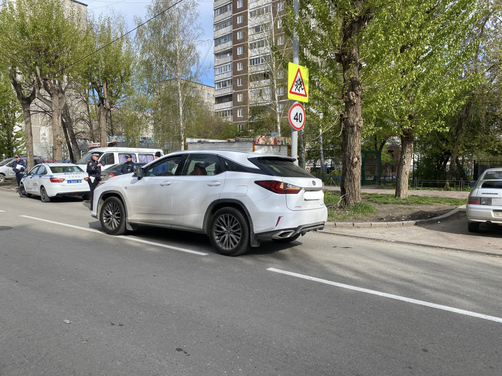 На Урале сотрудники Госавтоинспекции разбираются в причинах ДТП с участием несовершеннолетнего пешехода | На Урале сотрудники Госавтоинспекции разбираются в причинах ДТП с участием несовершеннолетнего пешехода