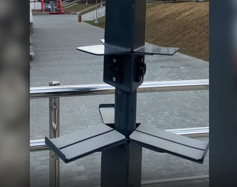 В Первоуральске установили устройства для подзарядки мобильников В Первоуральске установили устройства для подзарядки мобильников