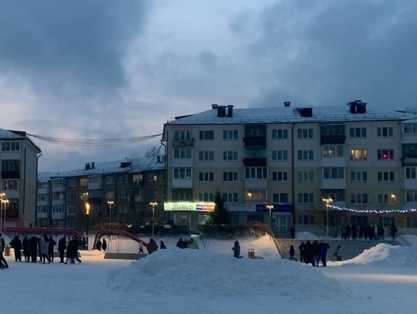 Первоуральцев удивила группа молодёжи в центре города. Полиция уже прокомментировала Первоуральцев удивила группа молодёжи в центре города. Полиция уже прокомментировала