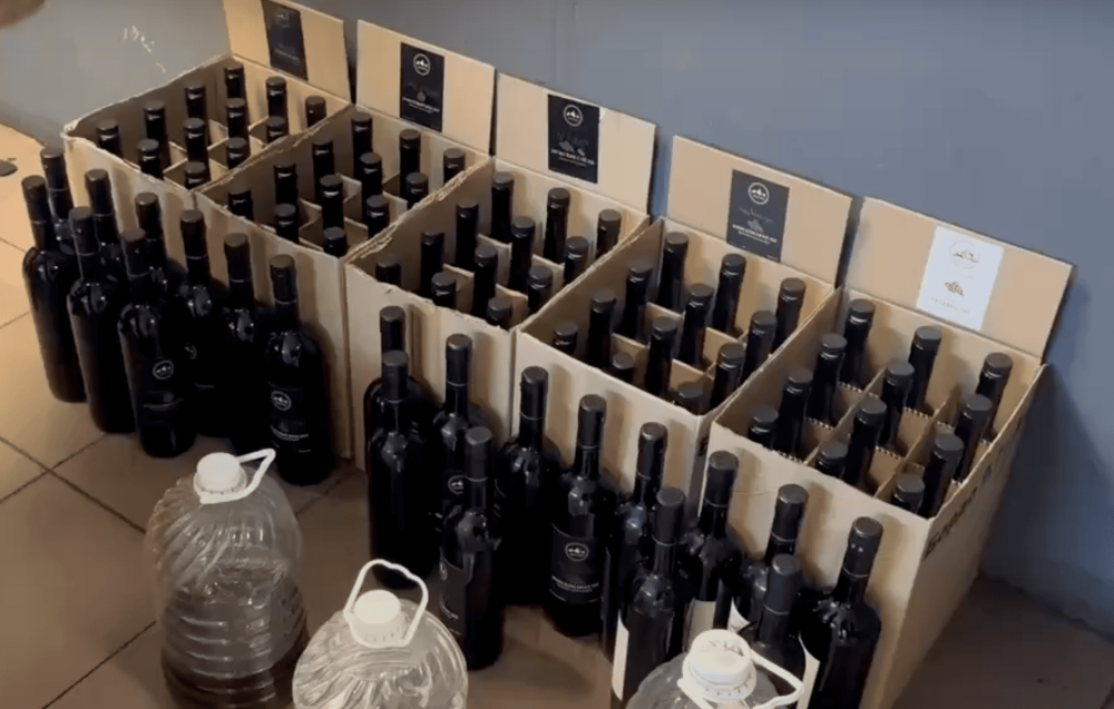 Подпольное производство алкоголя в Екатеринбурге: рейд в кальян-баре  | Подпольный алкоголь в Екатеринбурге: рейд ОЭБиПК