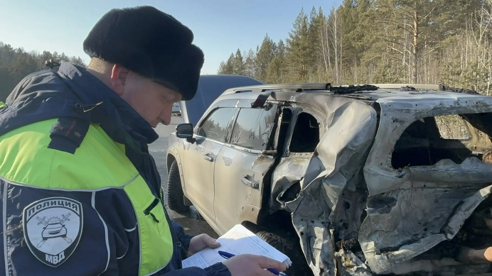 Никто не пострадал, но техника сгорела: подробности ДТП в Тугтулымском районе | ГАЗель врезалась в стоящую легковушку, машины сгорели