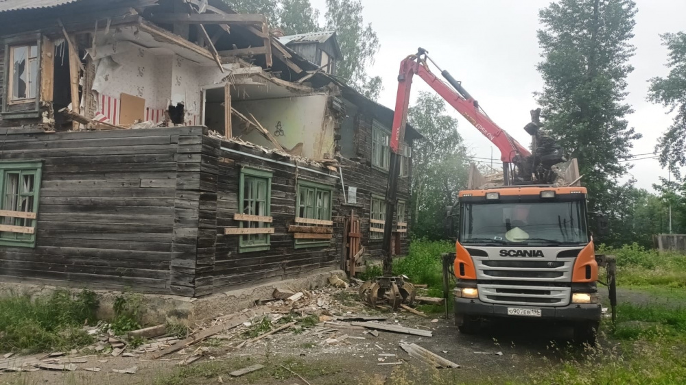 Под Первоуральском снесут аварийное здание | В Билимбае приступили к сносу аварийного жилого дома Под Первоуральском снесут аварийное здание | В Билимбае приступили к сносу аварийного жилого дома