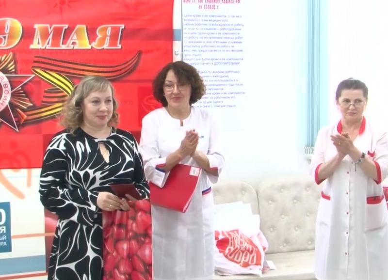 Пятерых жителей Первоуральска наградили знаками «Почетных доноров России» | В Первоуральске наградили Почетных доноров России