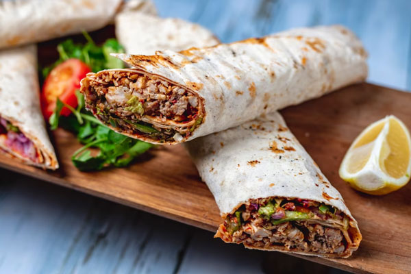 На Урале людей кормили шаурмой из испорченной курицы 