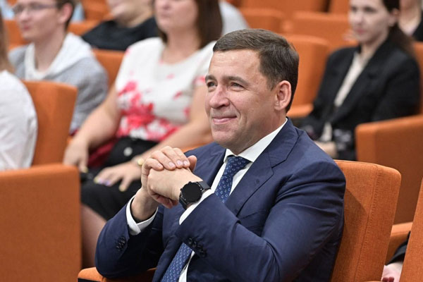 Губернатор Свердловской области поздравил уральцев с Днем физкультурника | На Урале отмечают День физкультурника