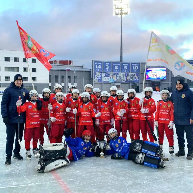 Юные первоуральские хоккеисты стали победителями Открытого турнира | Хоккеисты из Первоуральска победили в Открытом турнире