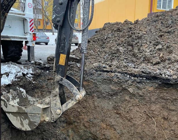 В Первоуральске отремонтировали участок трубы | Первоуральский «Водоканал» рассказал о проведенных работах