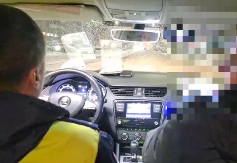 На Урале пьяный водитель сбил школьника и попытался скрыться | В Екатеринбурге поймали пьяного водителя, который сбил подростка