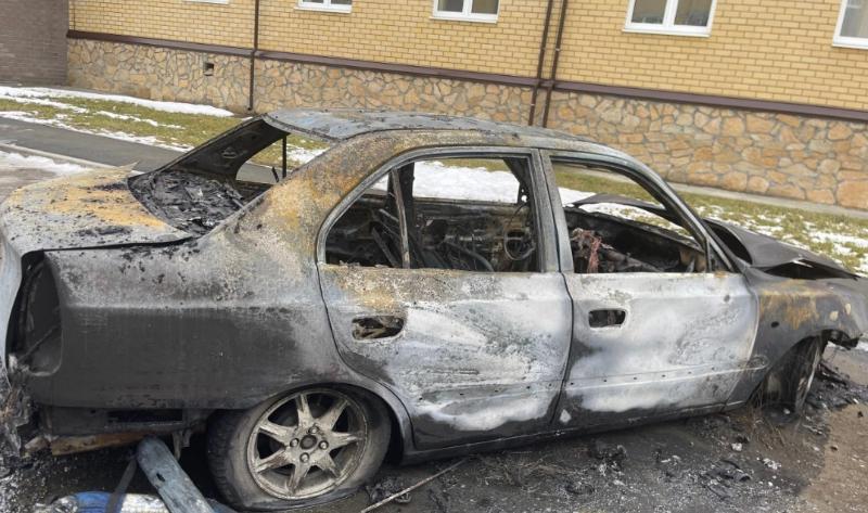 «Отказала мужчине»: девушке спалили машину под Екатеринбургом | В Свердловской области отвергнутый поклонник спалил девушке машину