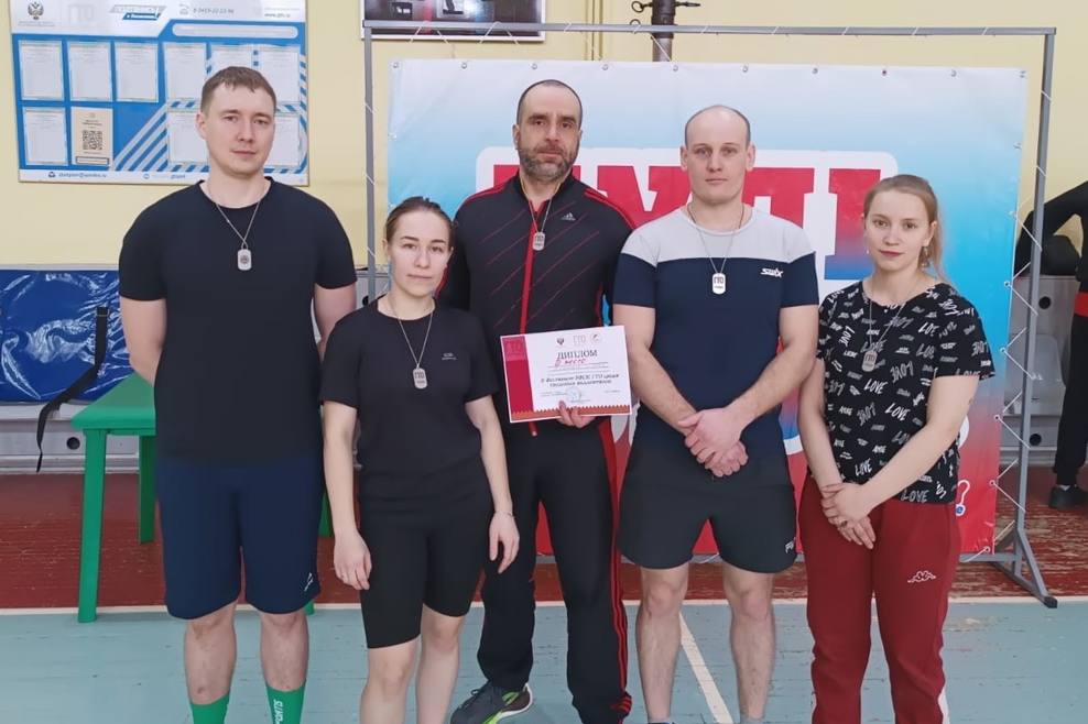 В Первоуральске полицейские приняли участие в фестивале ВФСК «ГТО» | На Урале полицейские сдали четыре вида упражнений ВСФК «ГТО»