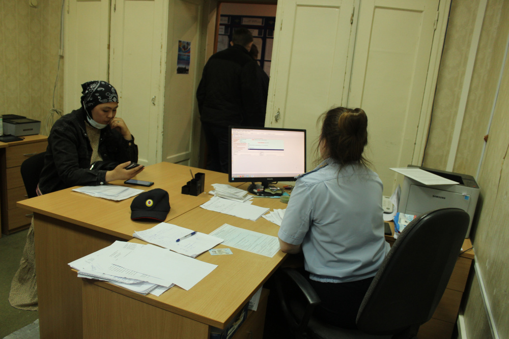 Правовые аспекты фиктивных браков: предупреждение от ОМВД России для мигрантов и граждан страны | Жителей Первоуральска предупредили о правовых последствиях заключения фиктивного брака