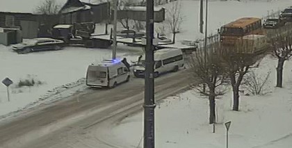 В Первоуральске фура врезалась в маршрутку | В Первоуральске грузовик с прицепом врезался в маршрутку