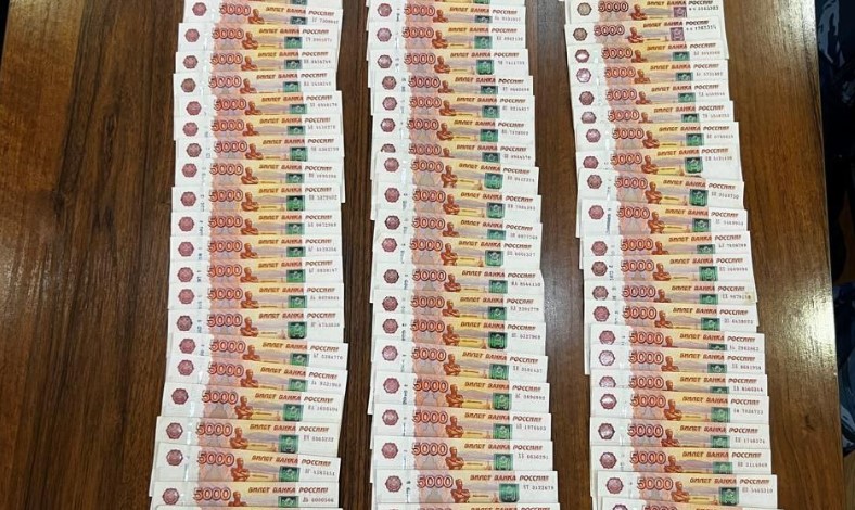 В Первоуральске задержали двух подозреваемых за дачу крупной взятки | Жителей Первоуральска задержали за дачу взятки в крупном размере