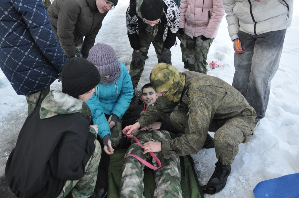 Более 350 первоуральцев соревнуются в городском этапе «Зарницы» | На Урале более 350 детей участвуют в городском этапе «Зарницы» 