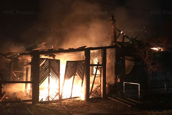 Ночью в поселке под Первоуральском сгорела баня