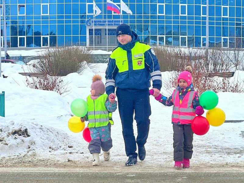 Свердловская ГАИ организовала акцию для детей и подростков о ПДД | На Урале стартовала акция от ГАИ для школьников о ПДД Свердловская ГАИ организовала акцию для детей и подростков о ПДД | На Урале стартовала акция от ГАИ для школьников о ПДД