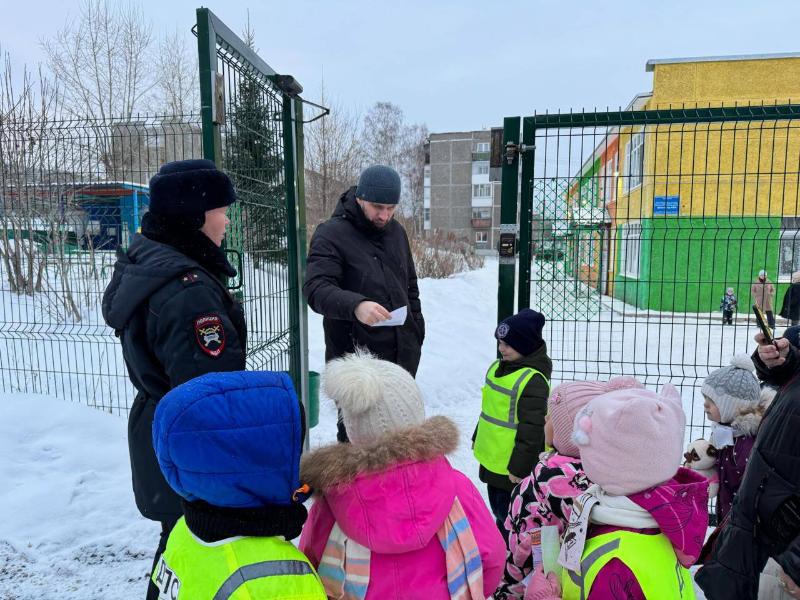 Первоуральские инспекторы ГАИ провели рейдовое мероприятие в детском саду | В Первоуральске сотрудники ГАИ провели мероприятие «Горка» Первоуральские инспекторы ГАИ провели рейдовое мероприятие в детском саду | В Первоуральске сотрудники ГАИ провели мероприятие «Горка»