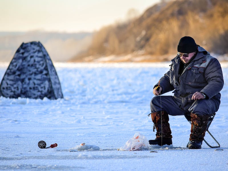 На Урале ограбили рыбака, предложив выпить