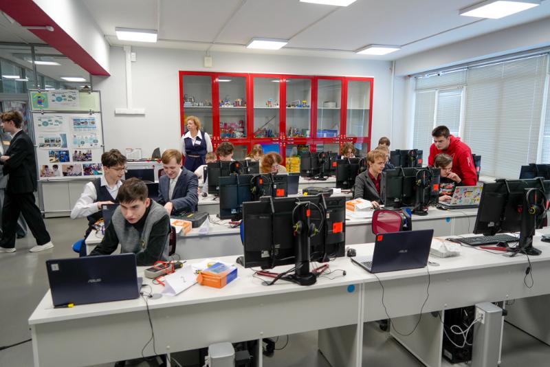 Более ста человек присоединились к двум образовательным мероприятиям в первоуральском лицее | В первоуральском лицее прошел турнир юных инженеров Более ста человек присоединились к двум образовательным мероприятиям в первоуральском лицее | В первоуральском лицее прошел турнир юных инженеров