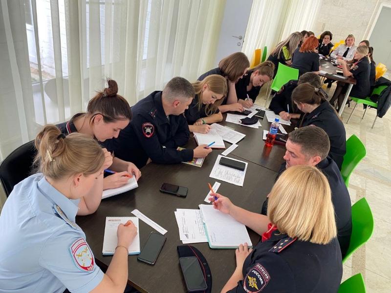 В Свердловской области состоялся тренинг для сотрудников ГАИ | На Урале прошел семинар по безопасности дорожного движения