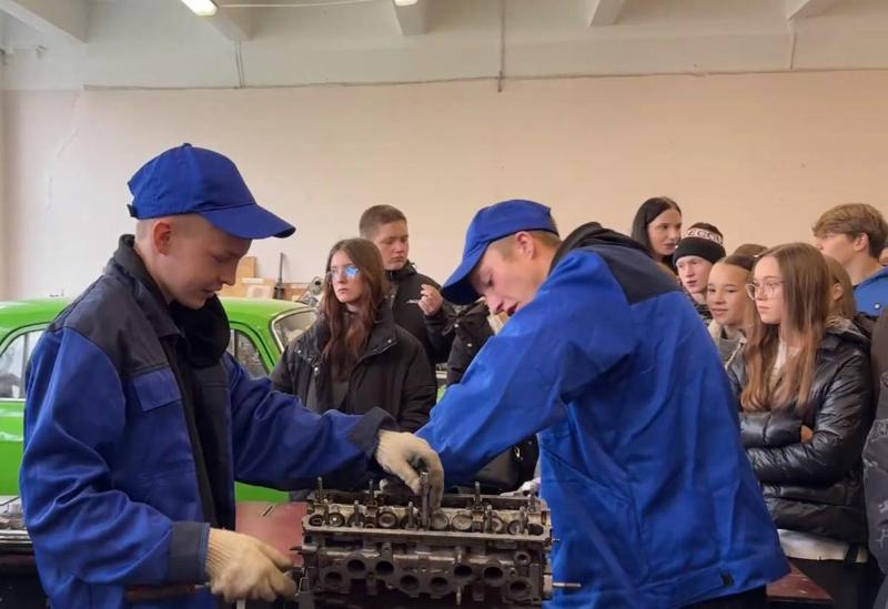 Первоуральцев приглашают на день открытых дверей | В Свердловской области пройдет день открытых дверей федерального проекта «Профессионалитет» Первоуральцев приглашают на день открытых дверей | В Свердловской области пройдет день открытых дверей федерального проекта «Профессионалитет»