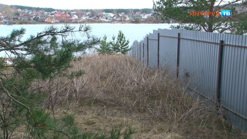 Жители поселка Пильная оказались лишены возможности спокойно посещать местный водоем | Жители поселка под Первоуральском оказались лишены возможности спокойно посещать местный водоем Жители поселка Пильная оказались лишены возможности спокойно посещать местный водоем | Жители поселка под Первоуральском оказались лишены возможности спокойно посещать местный водоем