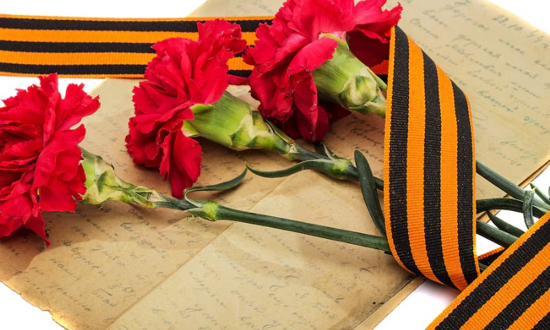 В Свердловской области стартовала акция «Красная гвоздика»: значок поможет ветеранам | С 10 апреля по 22 июня уральцы могут приобрести значки в поддержку ветеранов В Свердловской области стартовала акция «Красная гвоздика»: значок поможет ветеранам | С 10 апреля по 22 июня уральцы могут приобрести значки в поддержку ветеранов