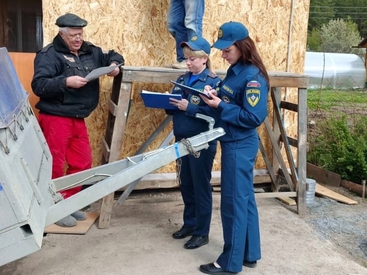Профилактический рейд: пожарные разъяснили жителям Первоуральска правила пожарной безопасности | Профилактический рейд: пожарные разъяснили жителям Первоуральска правила пожарной безопасности