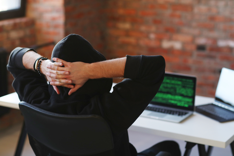 Первоуралец отдал 60 тысяч рублей за установку бесплатных счетчиков | В Первоуральске мошенники обманули местного жителя на 60 тысяч рублей