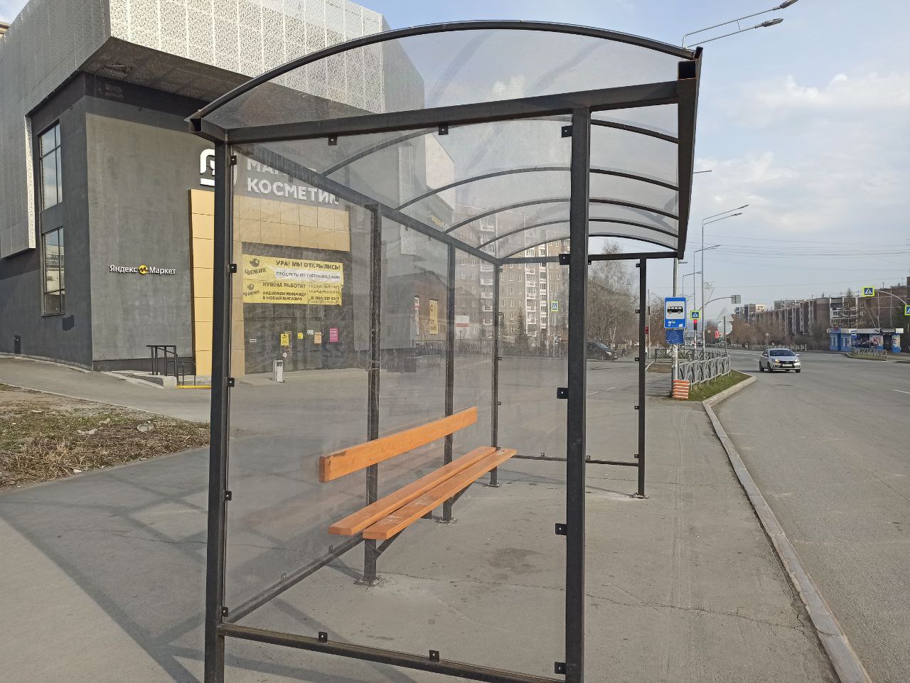 В Первоуральске устанавливают новые остановки для ожидающих транспорт