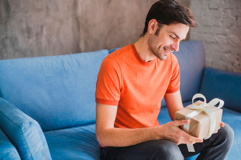 В подарок вплетается душа: психолог объяснила, почему хэндмейд-сюрпризы ценнее магазинных | Психолог Орлова объяснила, почему подарки своими руками ценнее покупных