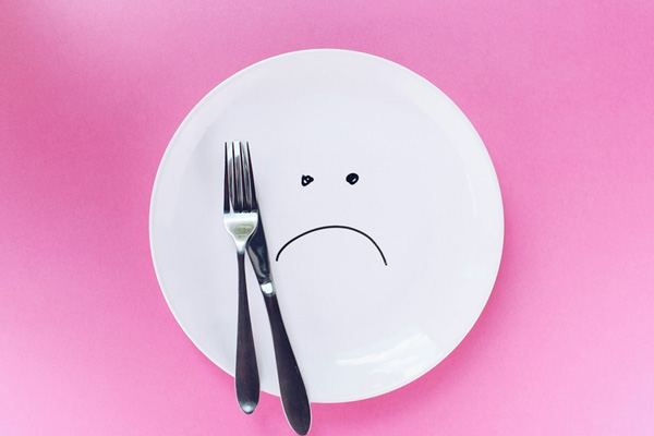 Диетолог рассказала о последствиях голодания | Врач предупредила о негативных последствиях голодания