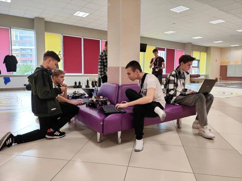 Юные первоуральцы поучаствовали в соревнованиях роботов | Команды из Первоуральска приняли участие в чемпионате по робототехнике Юные первоуральцы поучаствовали в соревнованиях роботов | Команды из Первоуральска приняли участие в чемпионате по робототехнике