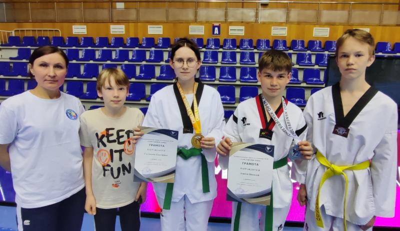 Юные тхэквондисты из Первоуральска завоевали медали на межрегиональных соревнованиях в Челябинске | Первоуральские тхэквондисты завоевали призовые места на турнире в Челябинске  