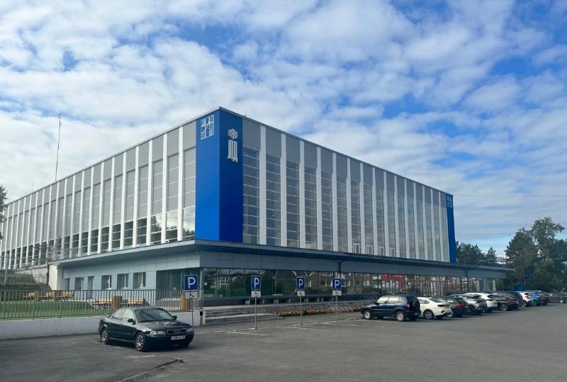 В Первоуральске продолжается реконструкция Ледового дворца спорта | Первый этап работ по реконструкции первоуральского Ледового дворца подходит к концу