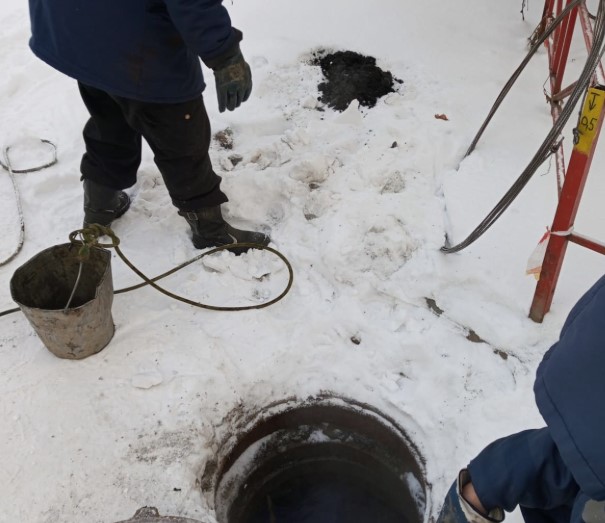 Первоуральские сотрудники «Водоканала» промыли сети водоотведения  | В Первоуральске поставят ловушки по предупреждению засоров в сетях водоотведения