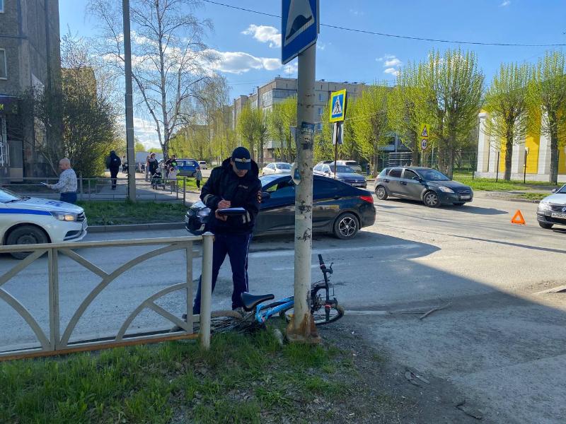 В Первоуральске водитель сбил малолетнего велосипедиста на пешеходном переходе | В Первоуральске водитель Hyundai сбил ребенка на велосипеде 