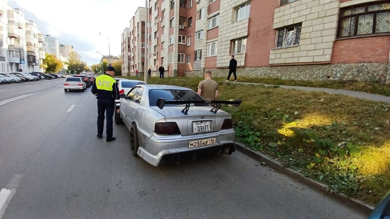 В Екатеринбурге оштрафовали любителя дрифта | Екатеринбуржец хотел произвести впечатление на девушку, но получил штраф