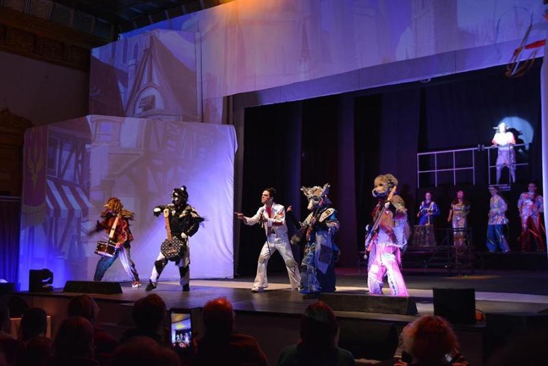 Более 4 тысяч зрителей посмотрели спектакль первоуральского театра «Вариант» | В Первоуральске актеры театра «Вариант» показали постановку «Бременские музыканты» 22 раза