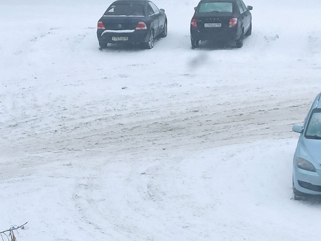 На Первоуральск обрушился мощный снегопад