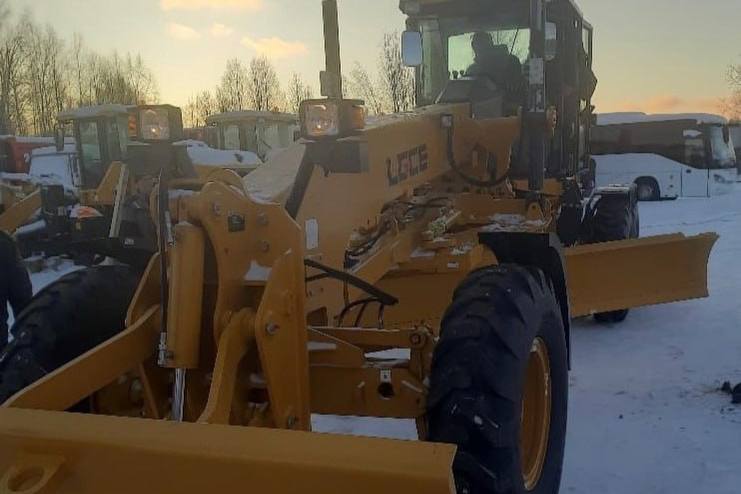 В Первоуральске появились четыре новых автогрейдера  | На Урале расширили парк специализированной техники